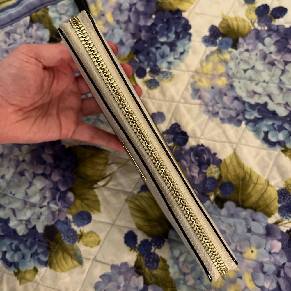 Kate Spade Wallet - Picture 5 of 5